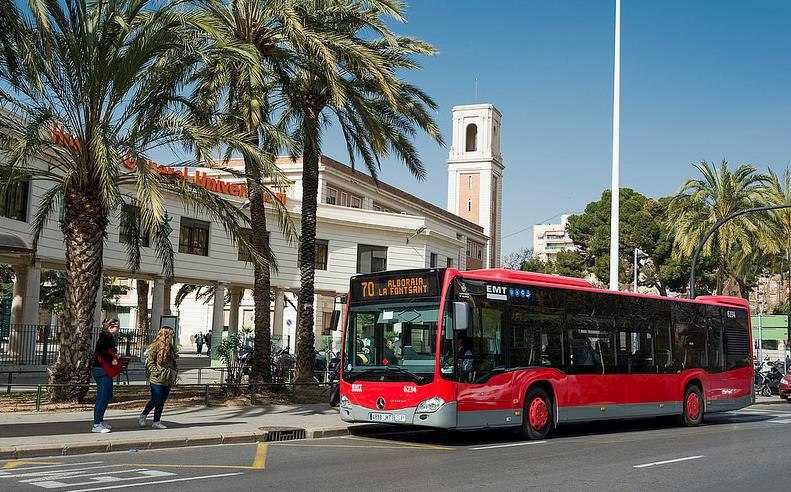 L'autobús és el mitjà de transport triat habitualment pel 43% dels ciutadans de València.