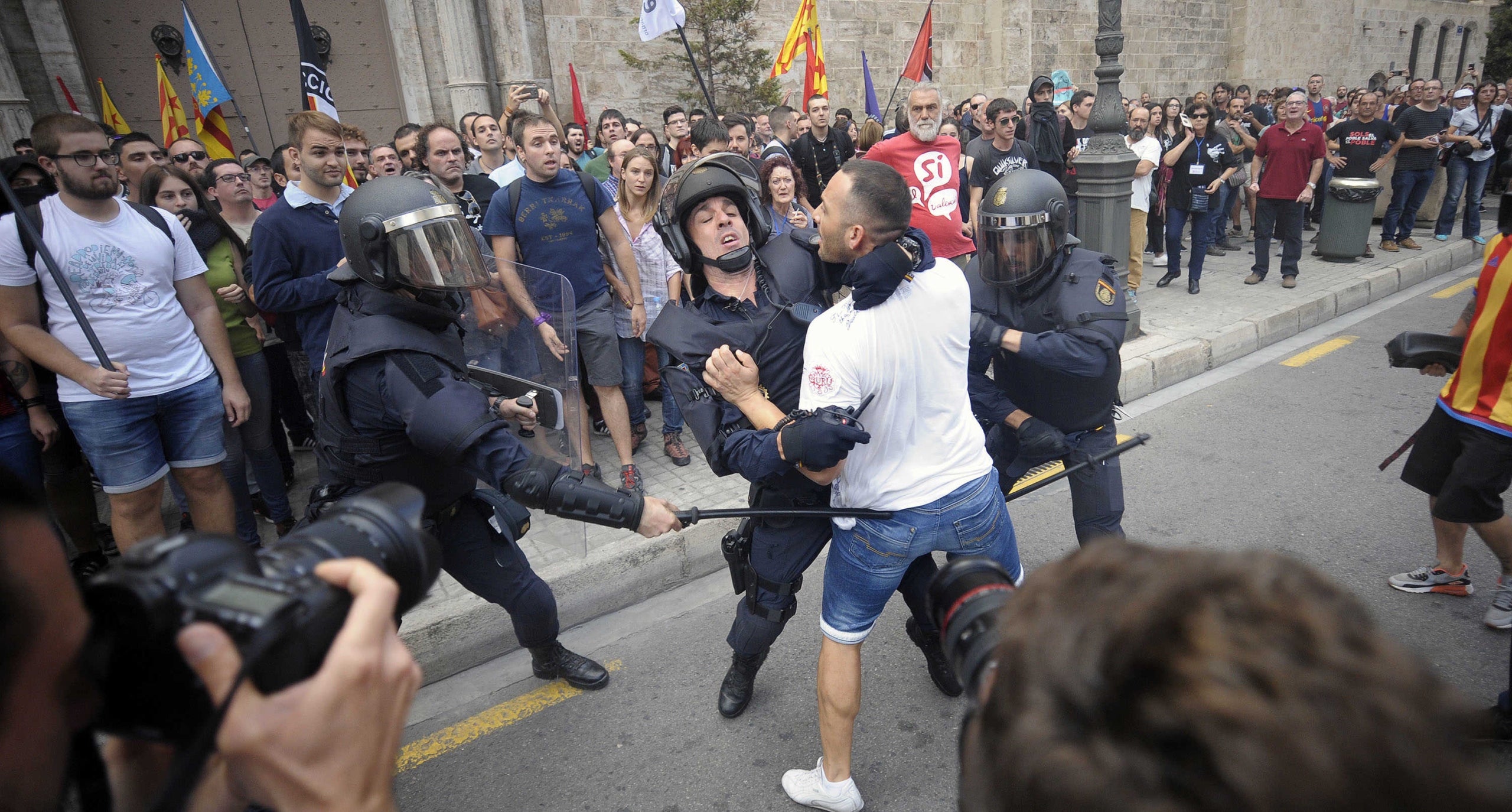 Els ultres han rebentat la manifestació del 9 d'Octubre.