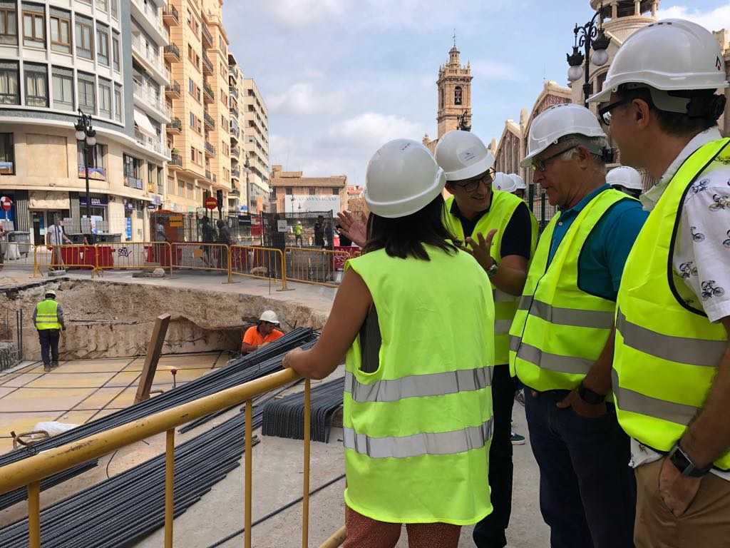 L'alcalde de València, Joan Ribó, i el regidor de Mobilitat, Giuseppe Grezzi, visiten les obres del pàrquing de Bruges.