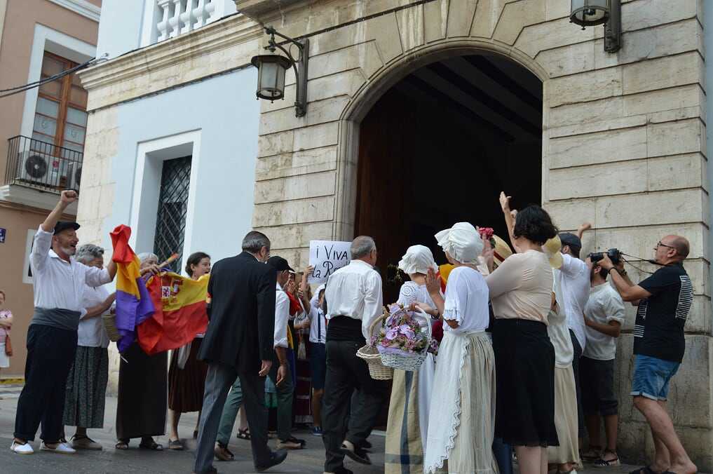 El documental recupera la veu dels protagonistes de la II República i la Guerra Civil, patrimoni viu de l'època, però també entrevista historiadors i investigadors locals, mostra imatges d'arxiu inèdites i ofereix recreacions històriques.