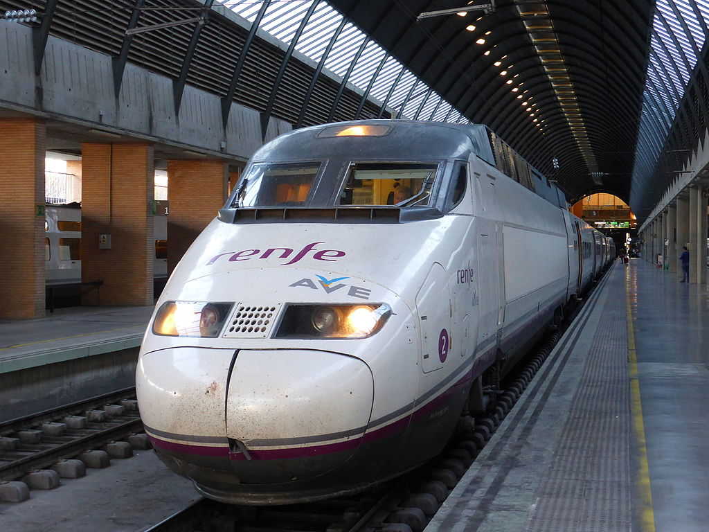 Renfe destaca que el servei es realitza amb vehicles de la sèrie 100, "utilitzats en vàries línies d'Alta Velocitat, amb un alt grau de fiabilitat i comoditat i, segons les enquestes realitzades, amb un alt grau d'acceptació entre els usuaris"