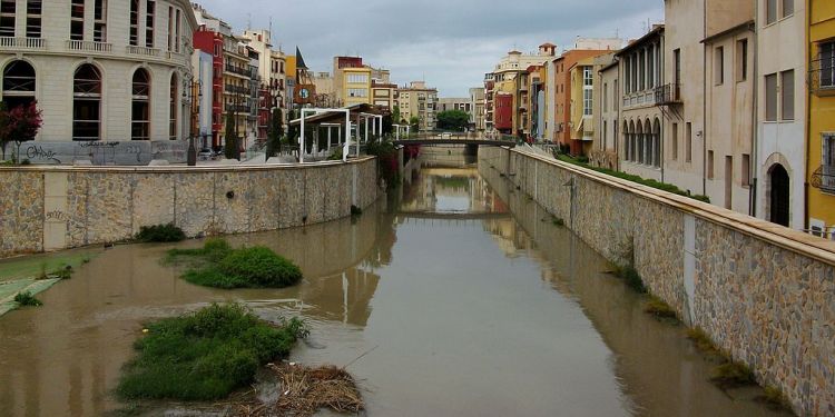 El riu Segura, al seu pas per la localitat d'Oriola.