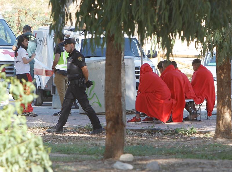 La pastera, amb huit persones a bord, ha sigut albirada vora les 9.30h pel pesquer Talipu a 27 milles de Torrevella.