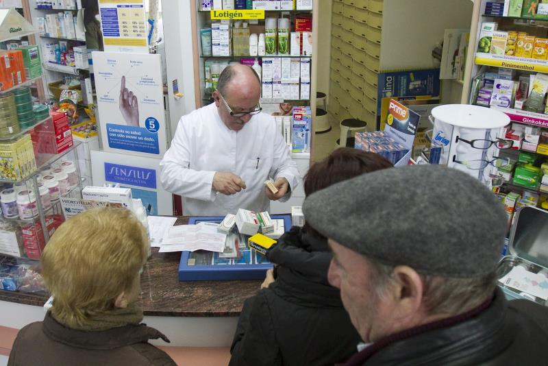 El perfil de les persones afectades per la 'pobresa farmacèutica' es correspon amb pensionistes amb rendes molt baixes, persones a l'atur i dones divorciades amb fills a càrrec seu a qui els exmarits no passen la pensió.