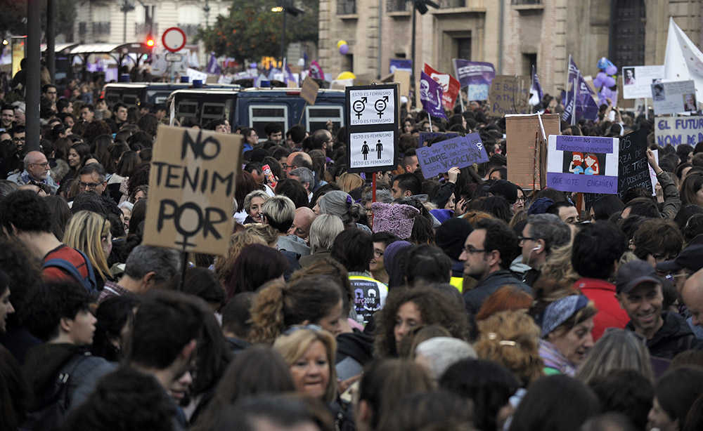 Una marea violeta va tenyir València el passat 8 de març.