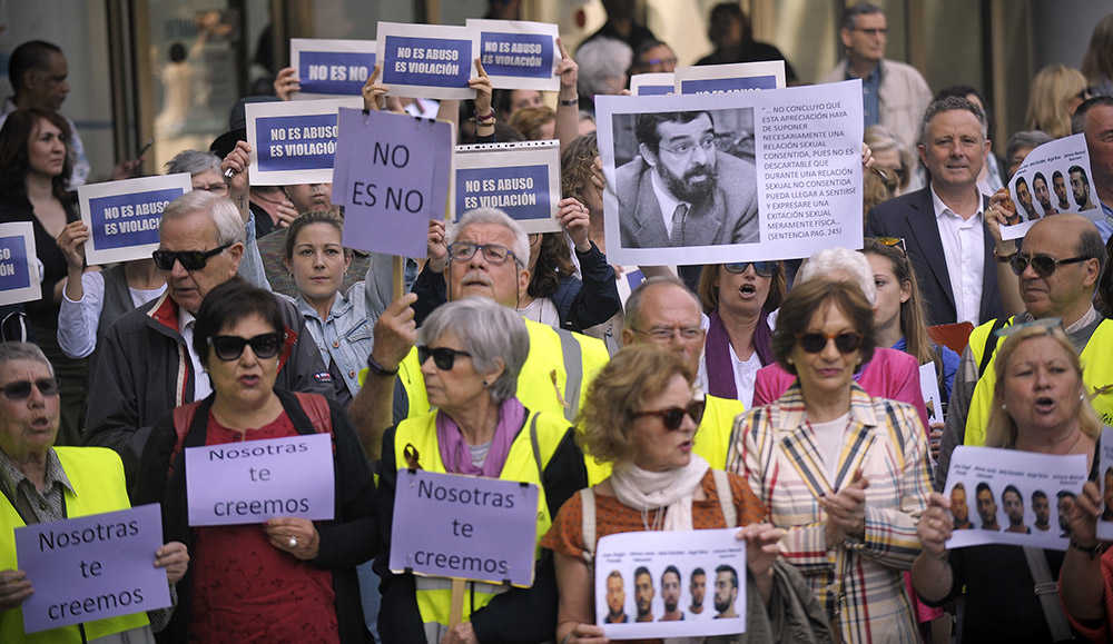 Aquest divendres al migdia hi havia convocades concentracions davant dels jutjats de tot l'estat espanyol.