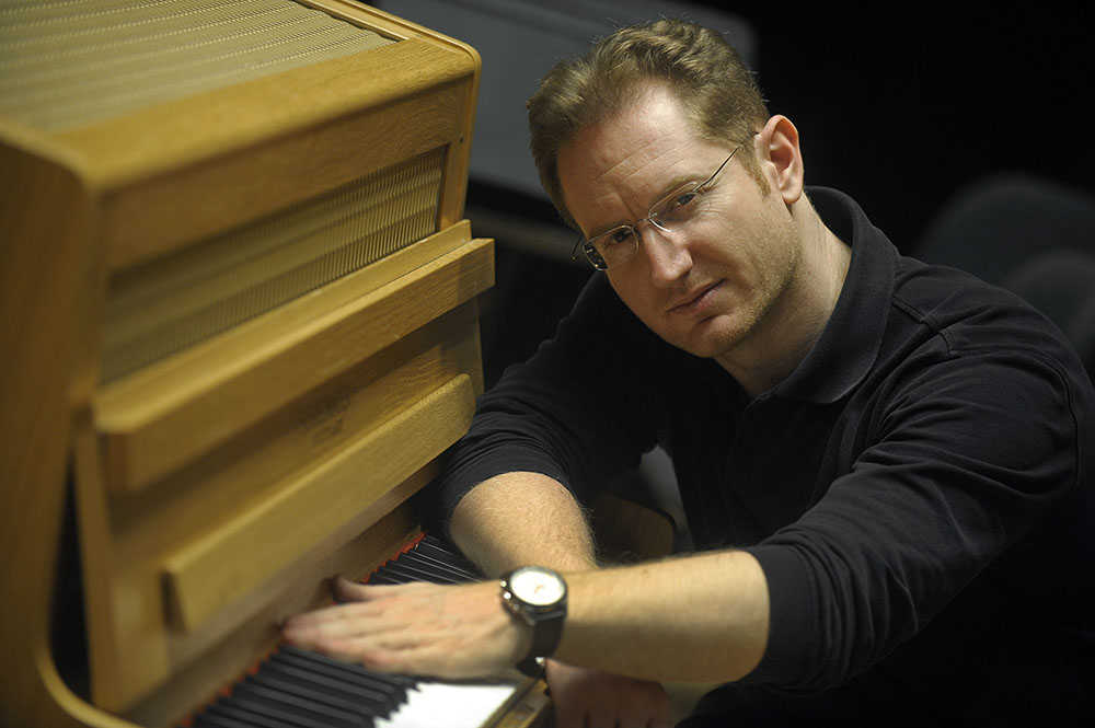 Ramon Tebar s'estrena aquest divendres com a director titular de l'Orquestra de València, i tornarà a l'auditori municipal el proper 9 de febrer.