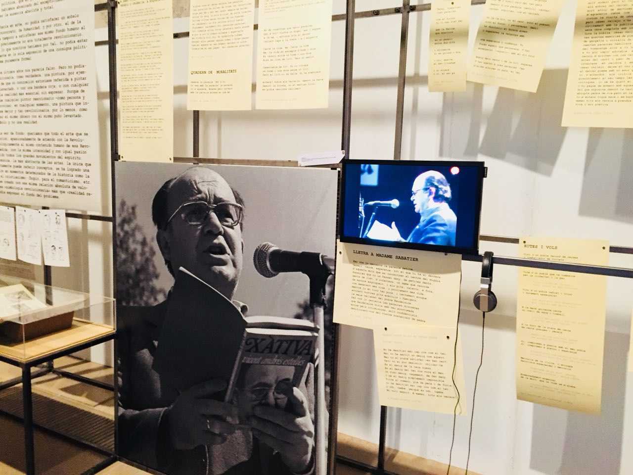 Per a participar cal enviar una imatge del lloc on apareix el poeta i una descripció del lloc per a incloure'l en l'aplicació.