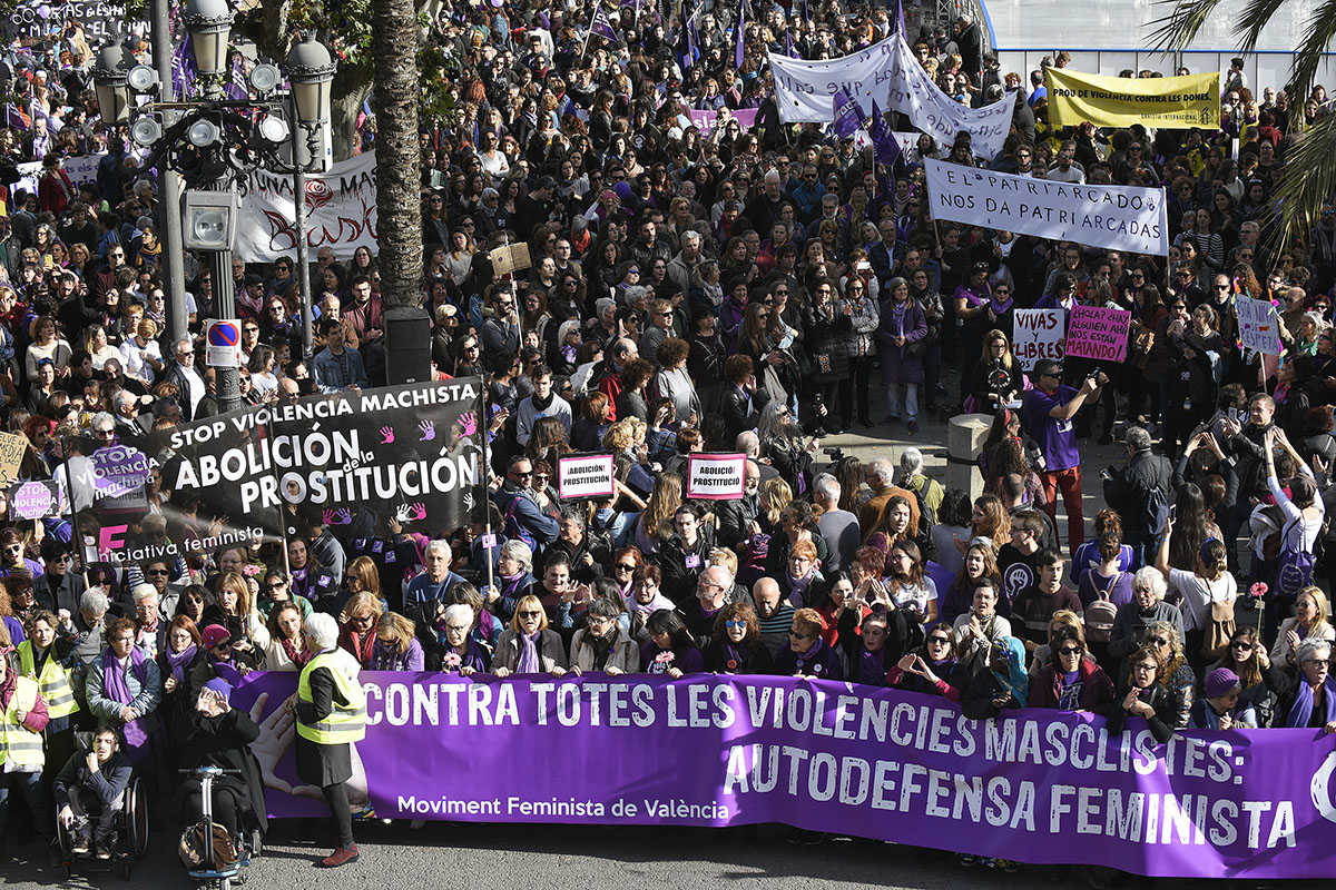 Puig qualifica els assassinats de dones com un acte de terrorisme.