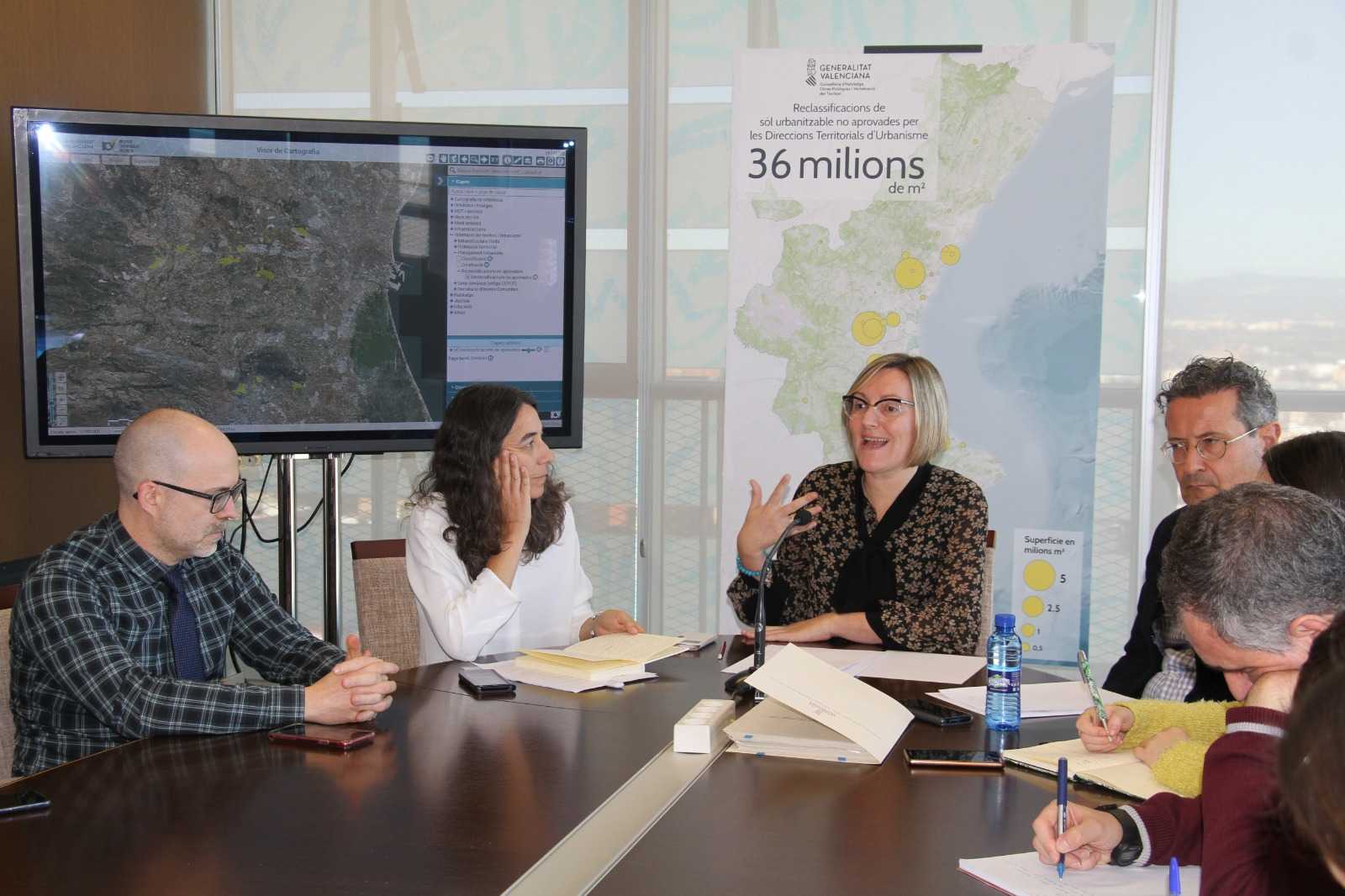 Les reclassificacions de sòl no aprovades per urbanisme en aquesta legislatura equivalen a 3.622 camps de futbol.