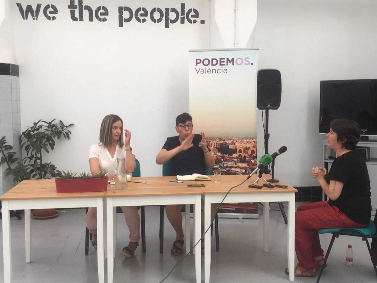 La diputada Àngela Ballester i la senadora Pilar Lima aquest dilluns durant la roda de premsa a la seu de Podem.