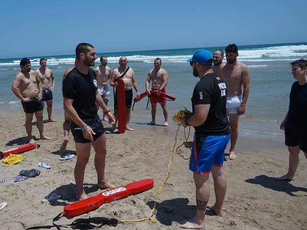 Els policies de Cullera es formen en tècniques de salvament