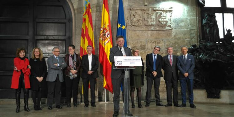 Imatge de la roda de premsa on el cap del Consell, Ximo Puig, va anunciar la participació de l'autonomia en el certament internacional de logística.