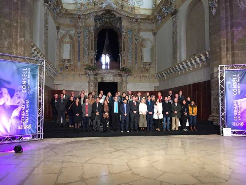 L'òrgan està integrat per representants de les diferents institucions i membres de la societat civil així com altres llengües diferents a les oficials.