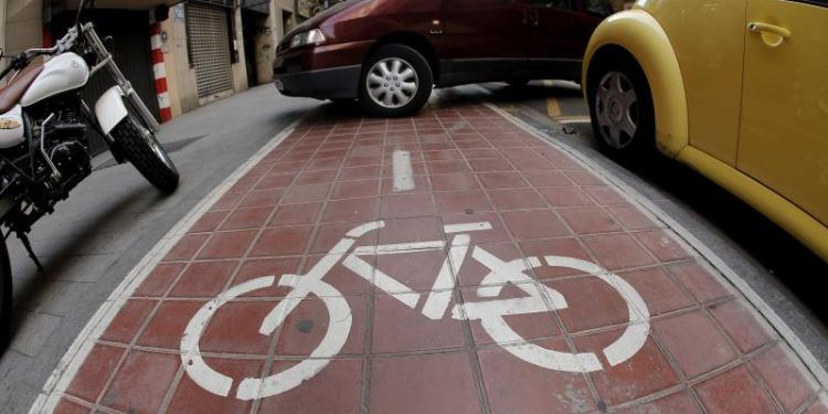 La formació taronja ja va presentar anteriorment quatre mocions per a revertir tres carrils bici de la ciutat de València. / EFE