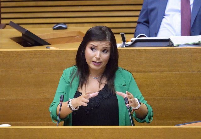En la imatge la portaveu de Ciutadans, Mari Carmen Sánchez, durant la seua intervenció al Debat de Política General en les Corts.