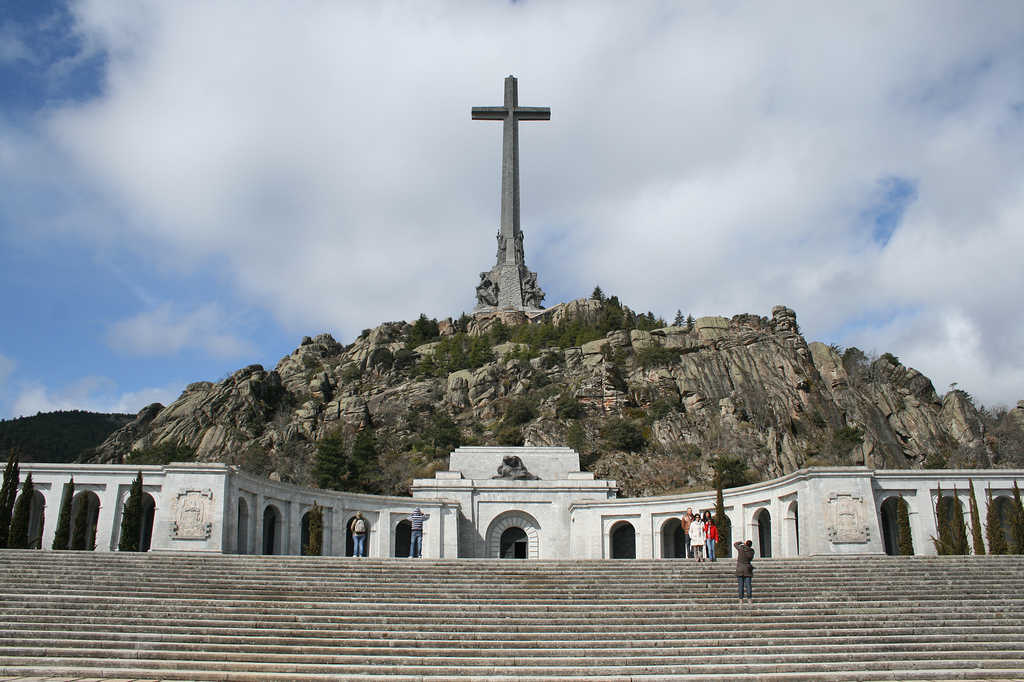 Les restes del dictador Franco descansen al Valle de los Caídos.