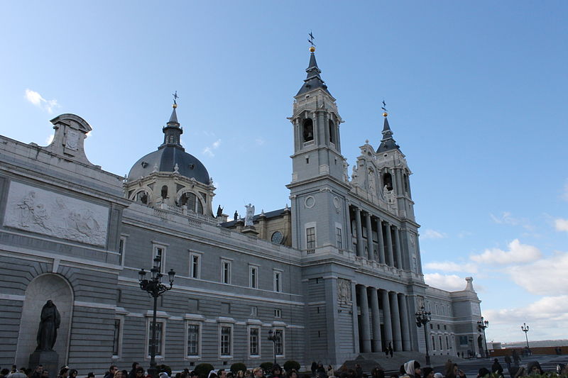 La catedral de l'Almudena no pot acollir les restes de Franco perquè es podria convertir en un lloc d'exaltació de la dictadura.