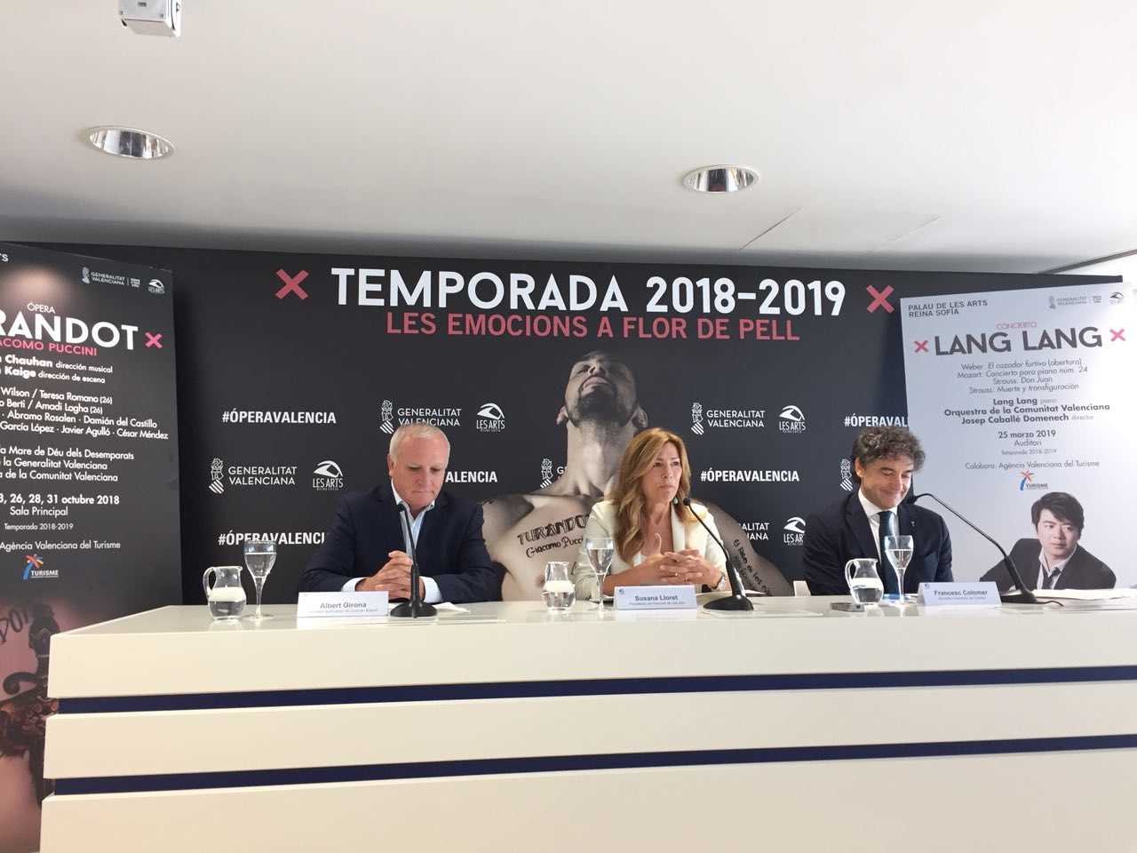 Albert Girona, Susana Lloret i Francesc Colomer durant la presentació del conveni de col·laboració entre Turisme Comunitat Valenciana i el coliseu d'òpera per a la temporada 2018-2019.