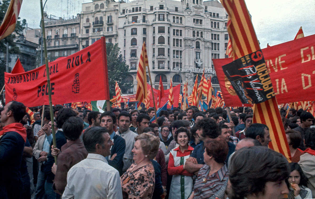 Una de les fotografies que s'exhibeix al MuVIM en l'exposició que recorda els 40 anys de la manifestació del 9 d'Octubre de 1977.