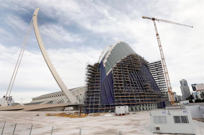 La inversió per al CaixaForum ascendeix a 18 milions d'euros, amb una despesa anual per al manteniment i funcionament de 5 milions.