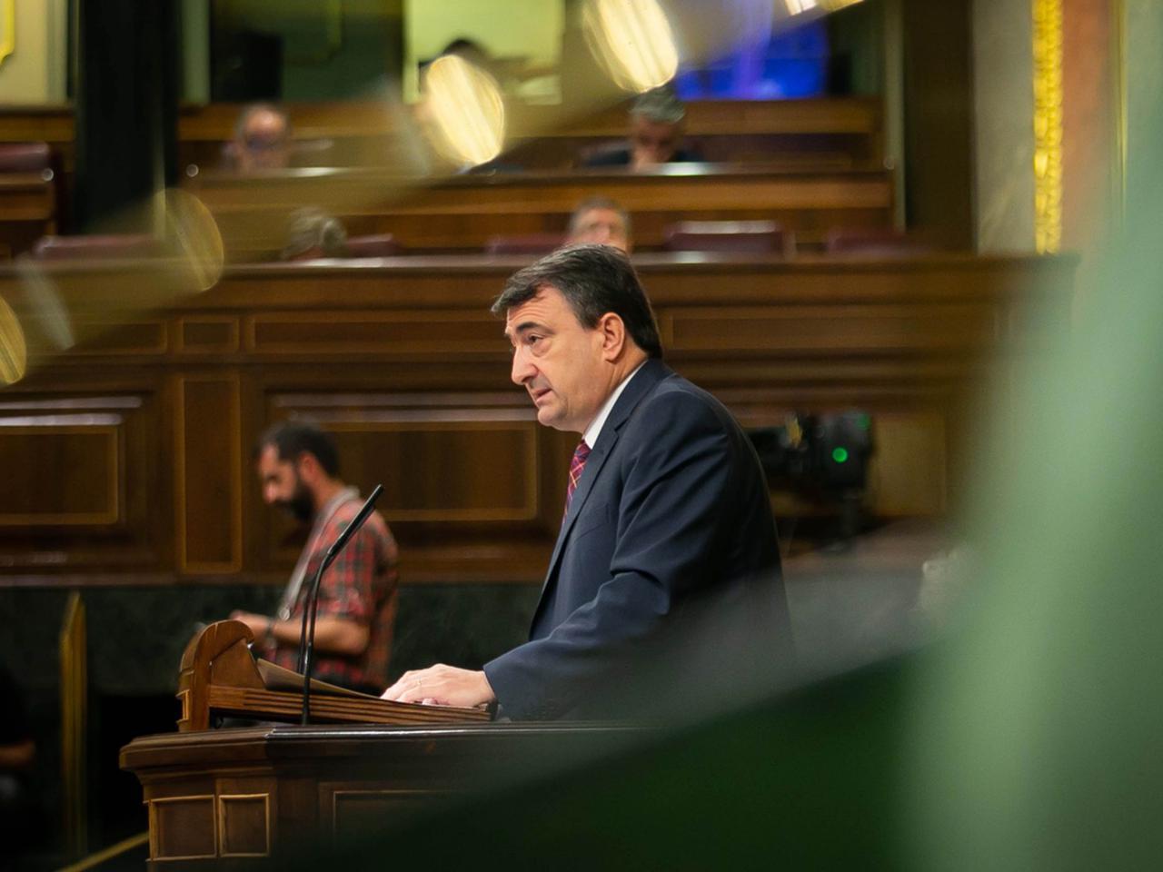 Aitor Esteban, portaveu del PNB al Congrés dels Diputats, anunciarà demà si el seu partit fa caure Mariano Rajoy.