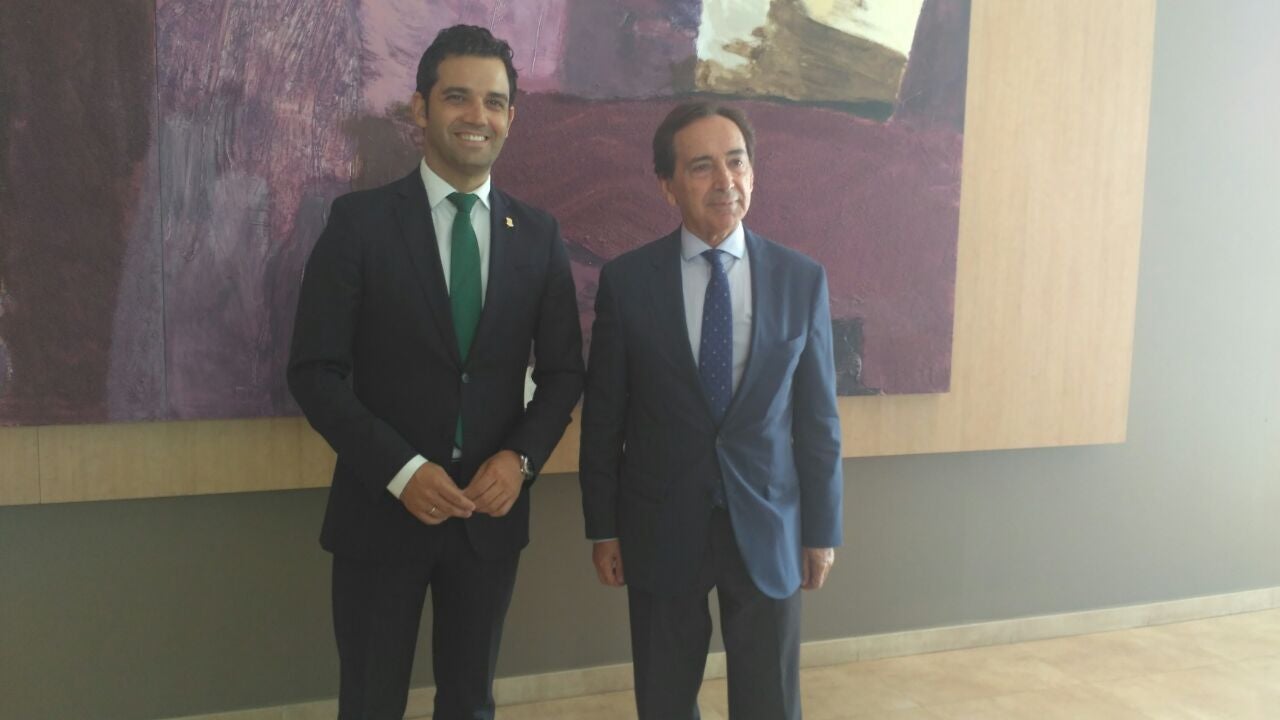 L'alcalde de Paterna, Juan Antonio Sagredo, i el promotor d'Intu.