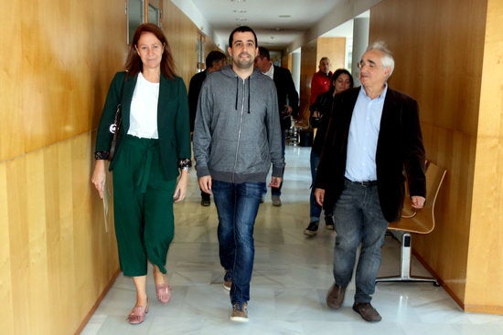 L'alcaldessa de Girona, Marta Madrenas, el coordinador de l'ANC i el vicepresident d'Òmnium a la ciutat, Àdam Bertran i Josep Bosch.