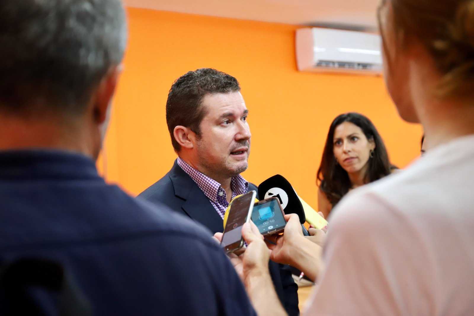 Emilio Argüeso ha comparegut aquest dilluns davant dels mitjans de comunicació per a informar al voltant de la implantació territorial de Ciutadans..