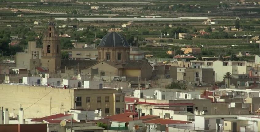 Asp, Vinalopó Mitjà, una localitat hui dia de parla castellana, però no en el passat. Fins a 1609 fou un poble de "cristians nous", de moriscos. El castellà acabà imposant-se després de la desfeta del Regne de València en 1707.