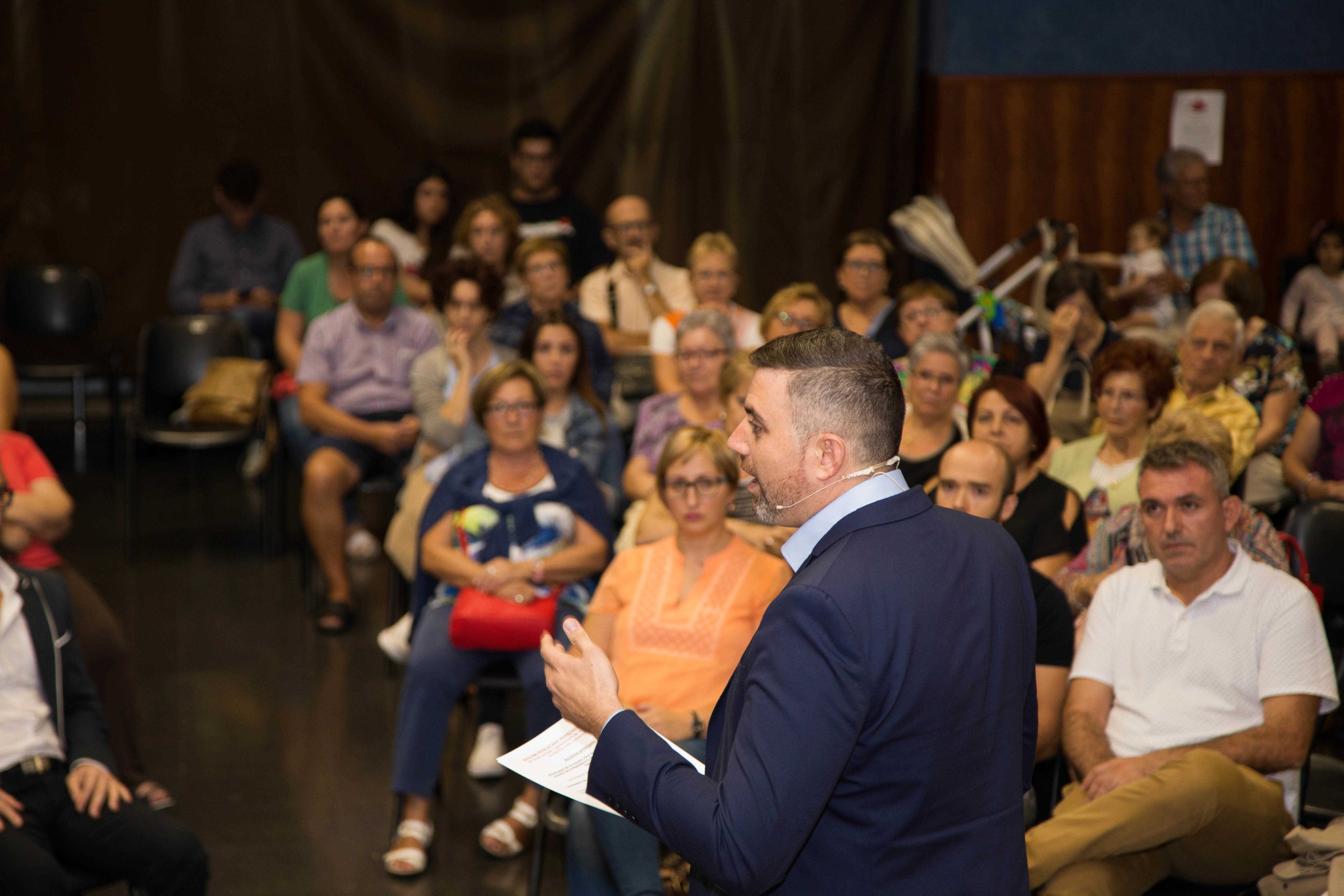 Jordi Mayor, l'alcalde de Cullera, va rendir comptes davant els cullerans sobre la tasca duta a terme per l'ajuntament