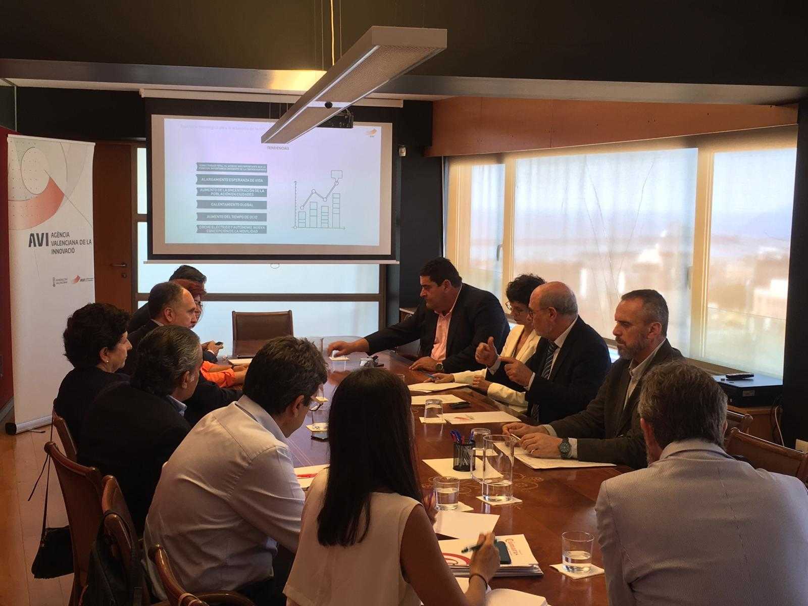 En la reunió han participat els secretaris generals de les cinc cambres, així com els directors gerents de València, Alacant, Oriola i el Consell autonòmic.