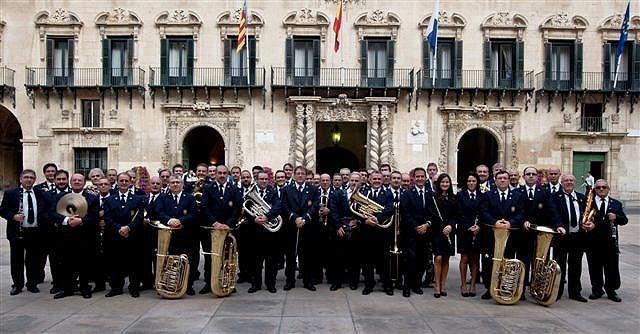 La Banda Municipal d'Alacant estarà acompanyada pel Cor de Cambra Oscar Esplá, el Cor de Veus Blanques d’Alcoi i l’Agrupació Coral de Benidorm.