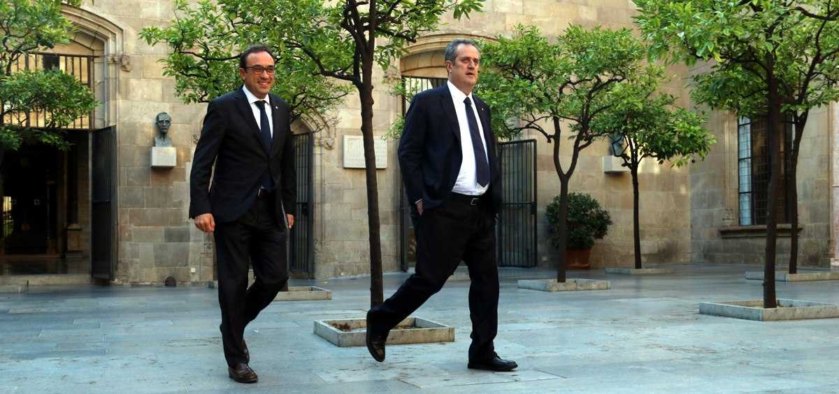 Imatge d'arxiu dels consellers Josep Rull i Joaquim Forn entrant a la reunió del Consell Executiu del 10 d'octubre de 2017.