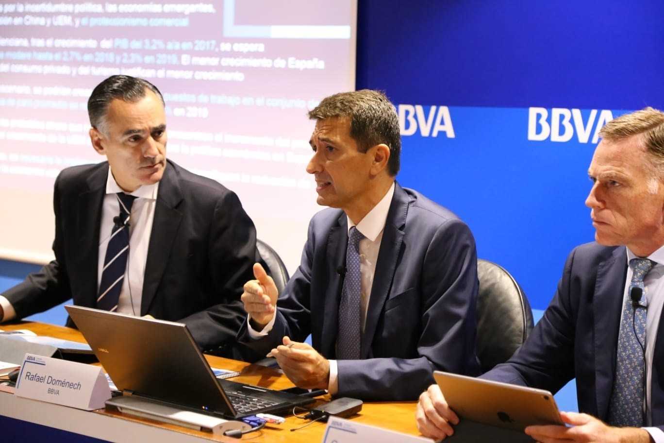 Els directius de BBVA durant la presentació de l'informe 'Situación Comunitat Valenciana'.