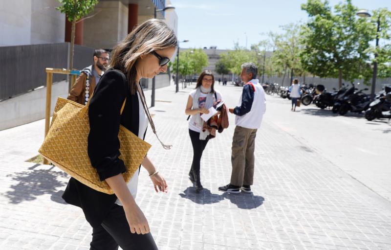 L'advocada Belén Reyero, ex alt càrrec del govern de Francisco Camps, a l'eixida de la Ciutat de la Justícia de València després de comparèixer al jutjat per irregularitats en l'organització de la Fórmula 1 de València.