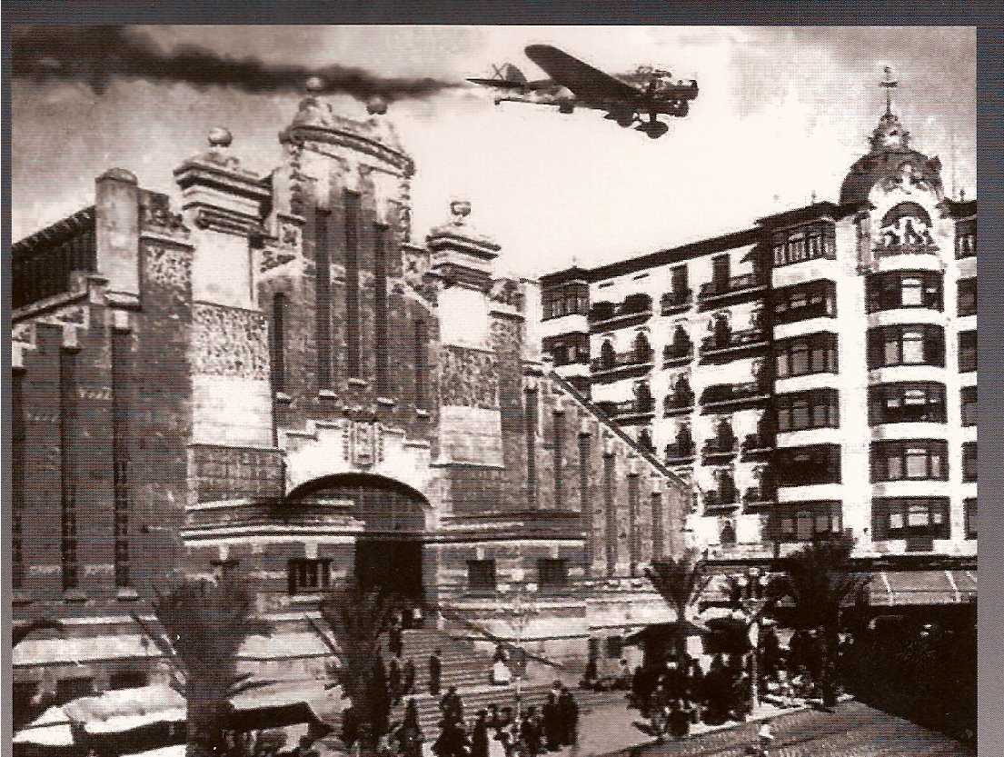 Primer bombardeig d'Alacant pels avions de les tropes colpistes del general Franco