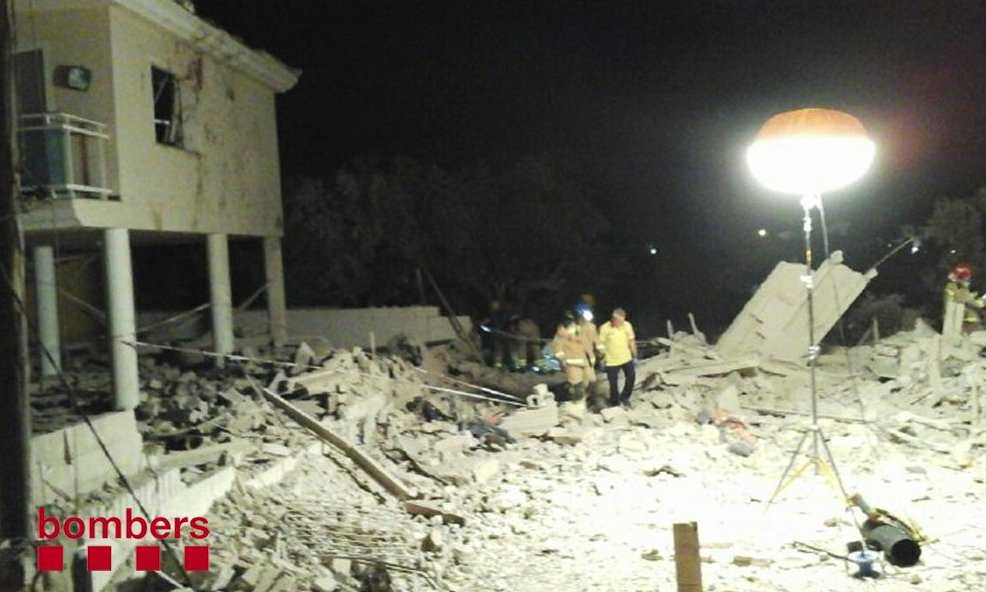 Situació de la casa d'Alcanar després de l'explosió ocorreguda per la manipulació de bombones de butà.