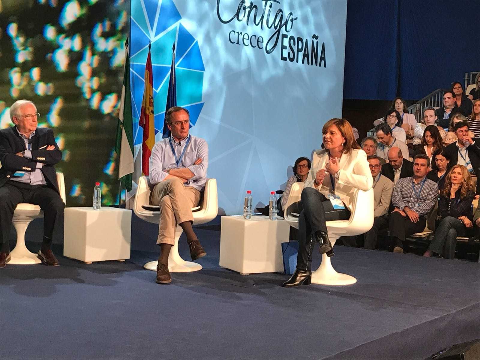 Isabel Bonig, a Sevilla, al costat del president del PP del País Basc, Alfonso Alonso.