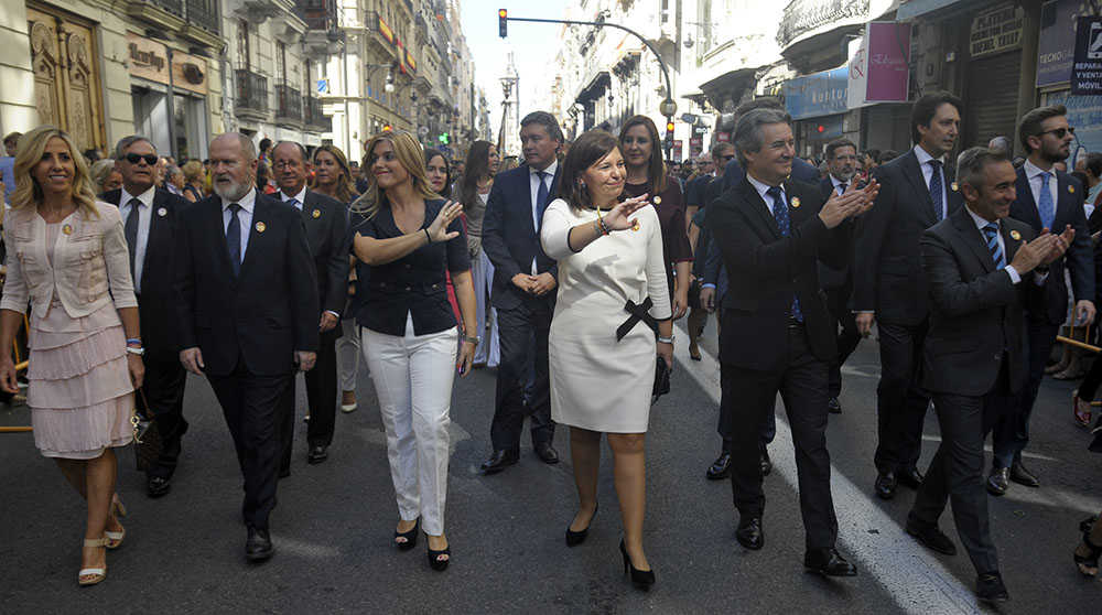 La presidenta del PP valencià i els seus companys de partit han sigut aplaudits durant la Processó Cívica.