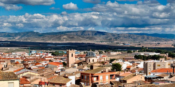 Cabdet, hui província d'Albacete, a la comunitat dita de Castella-La Manxa. En el passat fou vila valenciana i, encara hui, hi ha qui recorda el passat valencià.