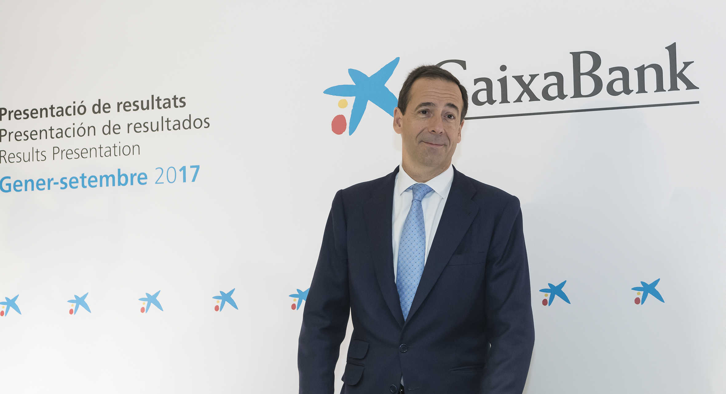 El conseller delegat de Caixabank abans de presentar els comptes de l'entitat a València per primera vegada després del trasllat de la seu social.