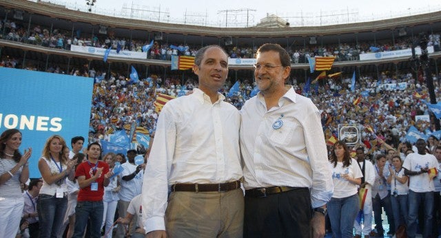 Francisco Camps acompanya Mariano Rajoy al míting de les Eleccions al Parlament Europeu de 2009 celebrat a la Plaça de Bous de València.