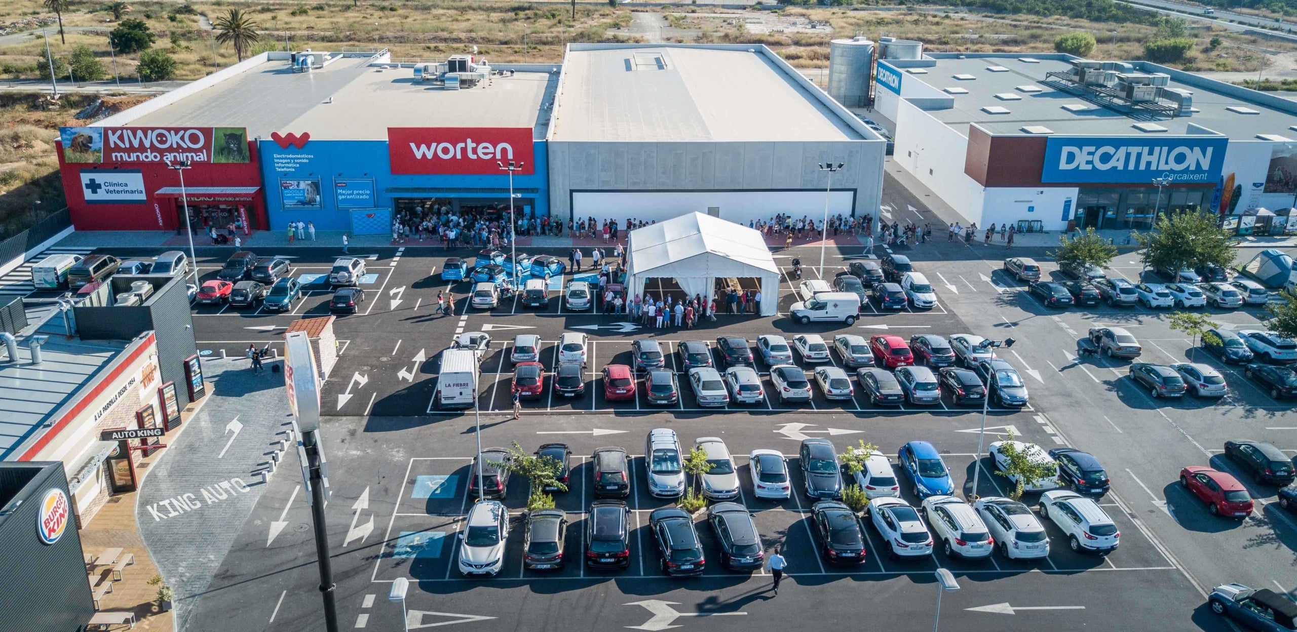 El centre compta amb una superfície de 4.400 metres quadrats sobre una parcel·la de 10.000 metres quadrats