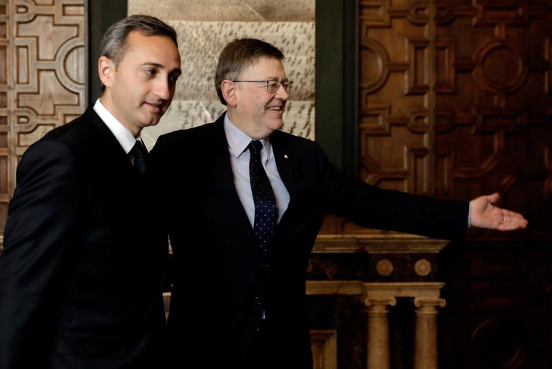César Sánchez i Ximo Puig durant una visita del cap del Consell a Alacant.