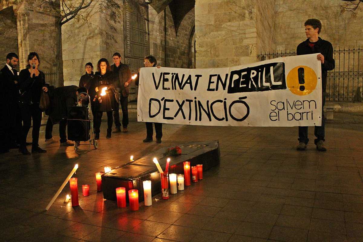 Amb la campanya 'Veïnat en perill d'extinció' denuncien que l'especulació turística està expulsant als veïns d'aquesta zona