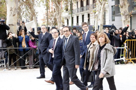 Els consellers Rull, Mundó, Romeva, Turull, Bassa, Forn i Borràs arriben a l'Audiència Nacional.