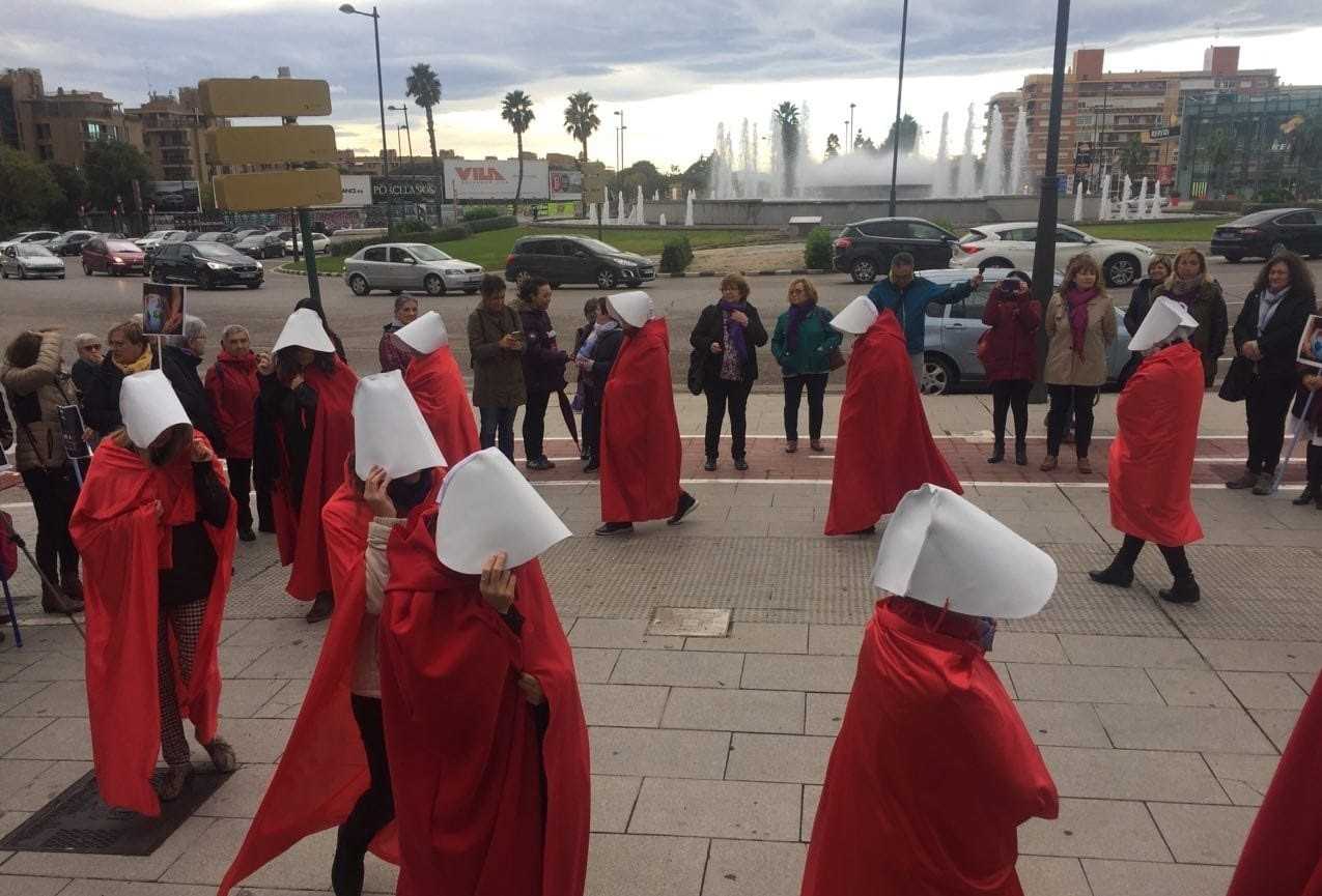 Les associacions convocants de la 'performance' volen expressar el seu rebuig a "una pràctica que instrumentalitza les dones".