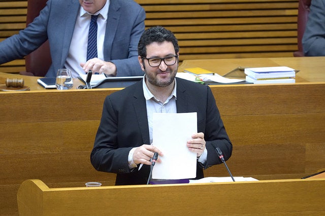 El portaveu d'Economia de Podem, David Torres, ha anunciat que el seu partit ajorna dos anys l'exigència d'incloure la taxa turística al pressupost.