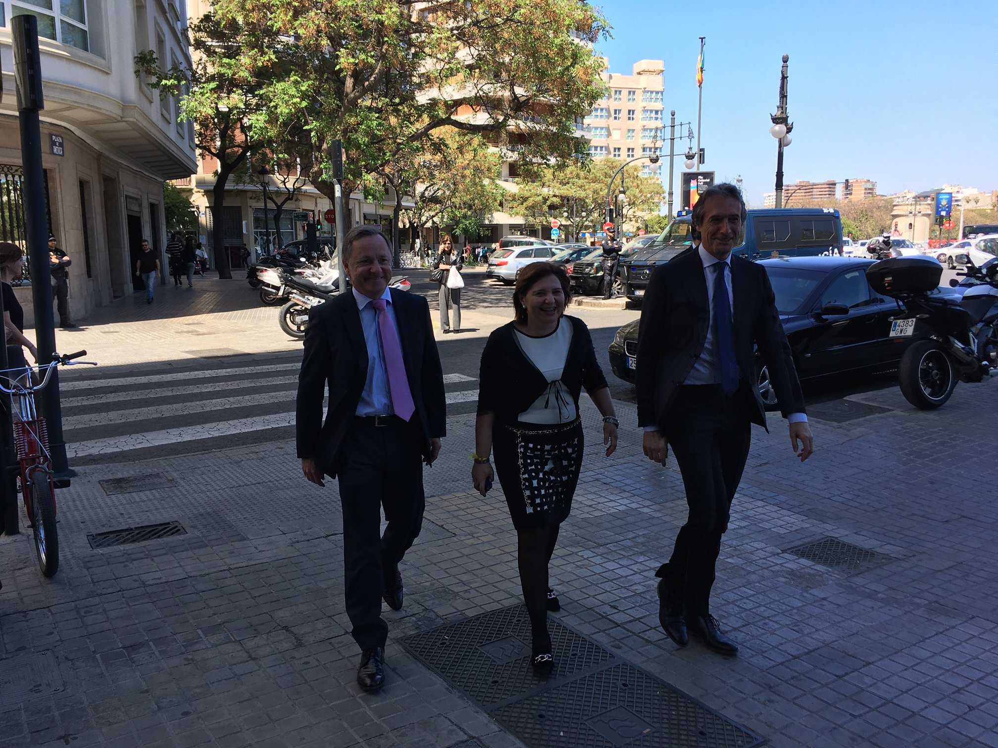 Juan Carlos Moragues, Isabel Bonig i Íñigo de la Serna passegen per València